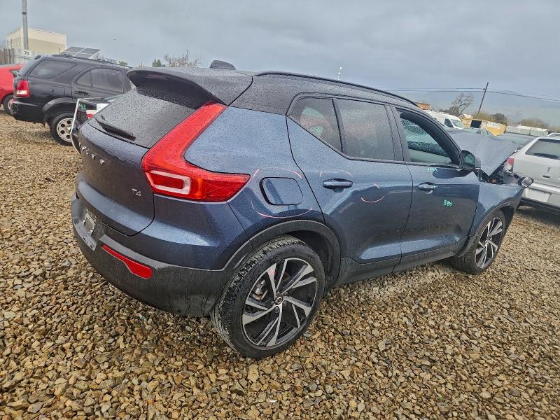Фото 3 - VOLVO XC40