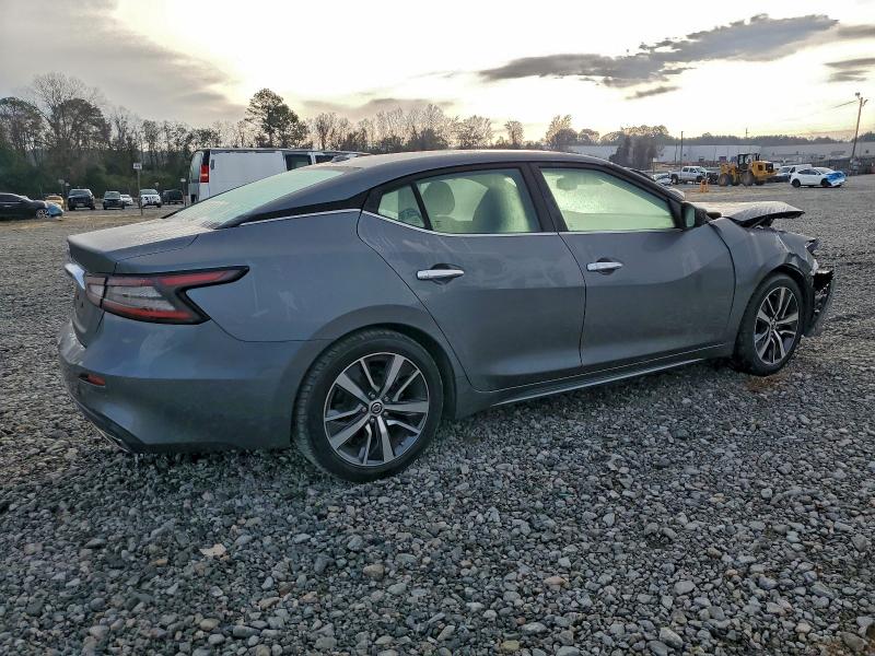 Фото 3 - NISSAN MAXIMA