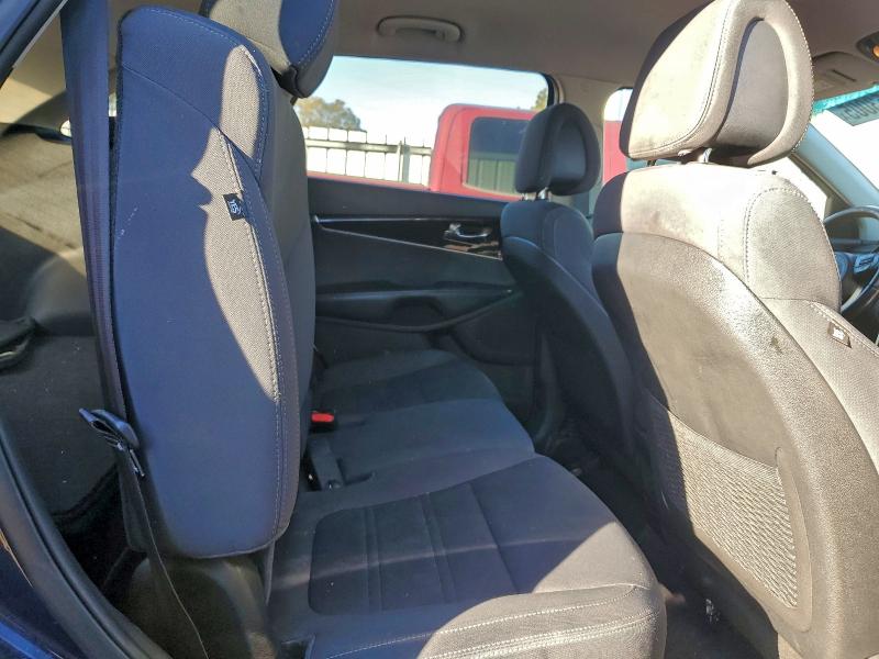 Фото 11 - KIA SORENTO