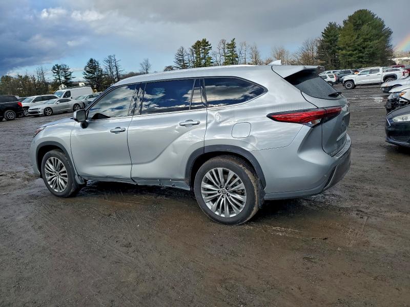 Фото 2 - TOYOTA HIGHLANDER