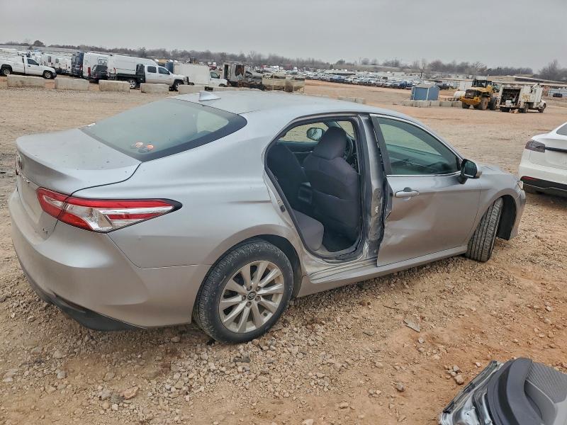 Фото 3 - TOYOTA CAMRY