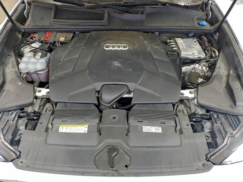 Фото 12 - AUDI Q8