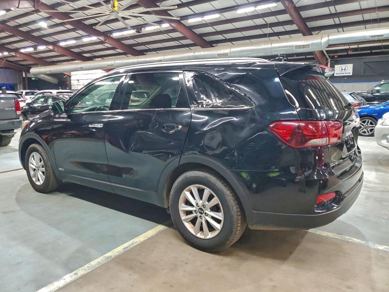 Фото 2 - KIA SORENTO