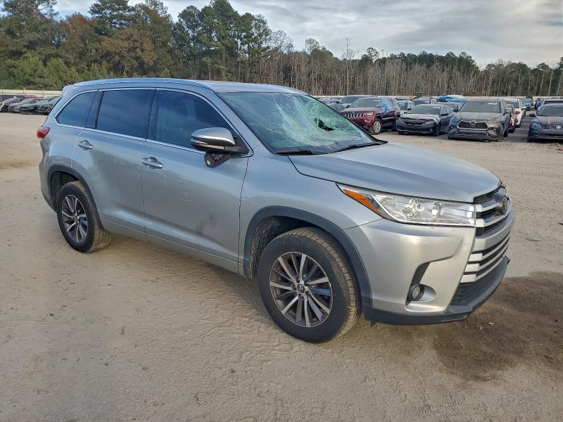 Фото 4 - TOYOTA HIGHLANDER