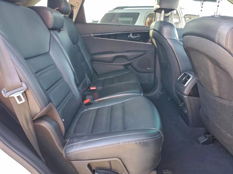 Фото 11 - KIA SORENTO