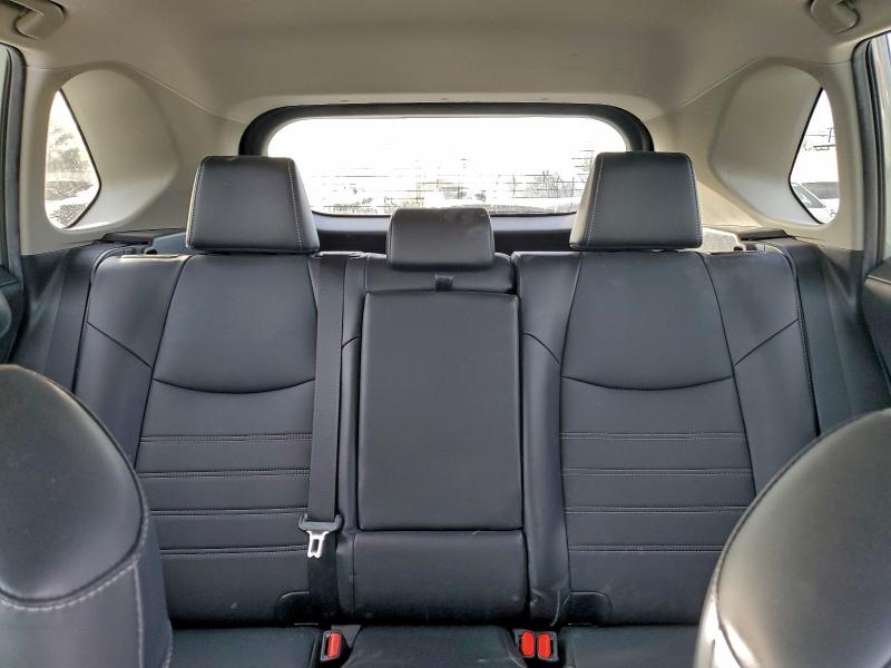 Фото 10 - TOYOTA RAV4