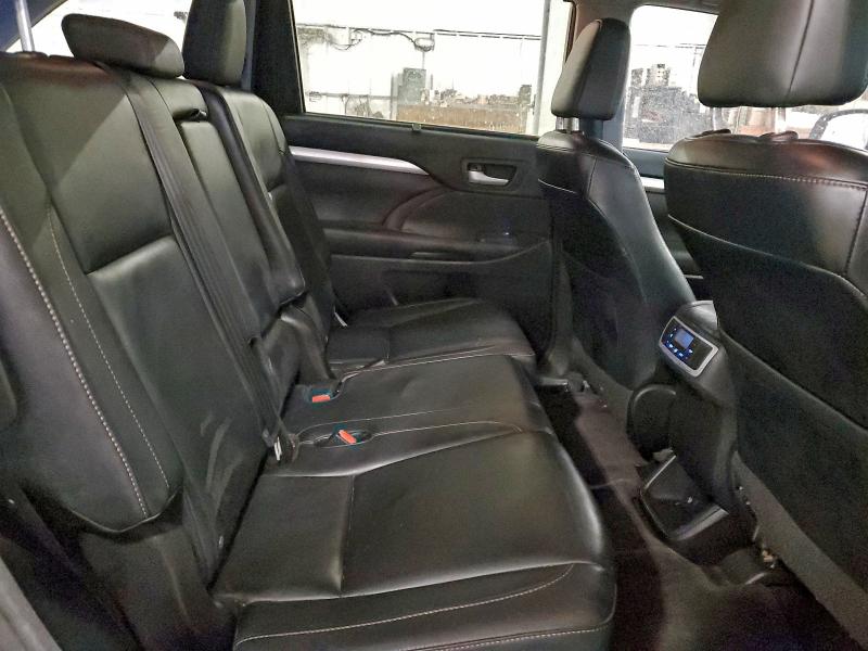 Фото 11 - TOYOTA HIGHLANDER