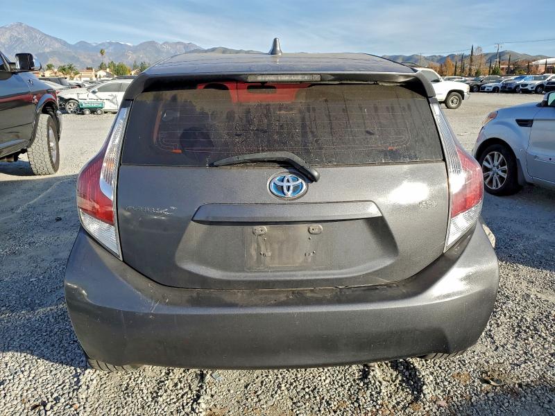 Фото 6 - TOYOTA PRIUS