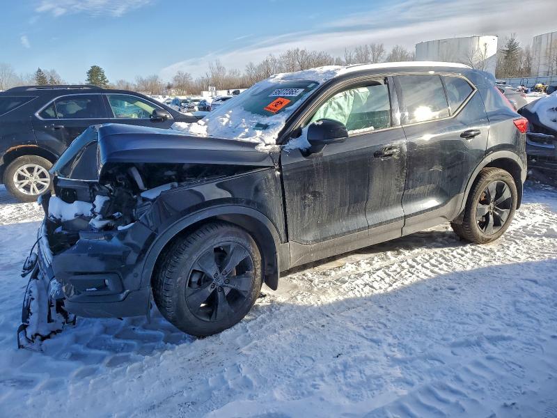 Фото 1 - VOLVO XC40