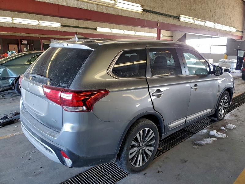 Фото 3 - MITSUBISHI OUTLANDER