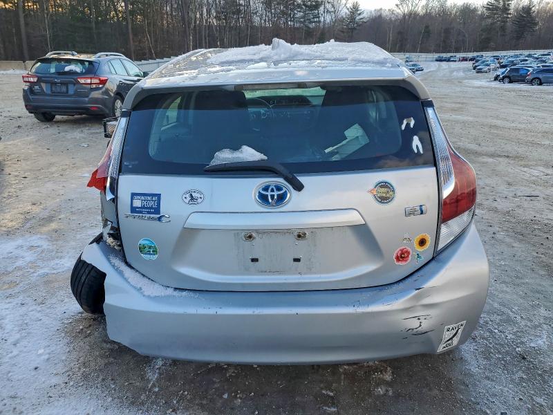 Фото 6 - TOYOTA PRIUS