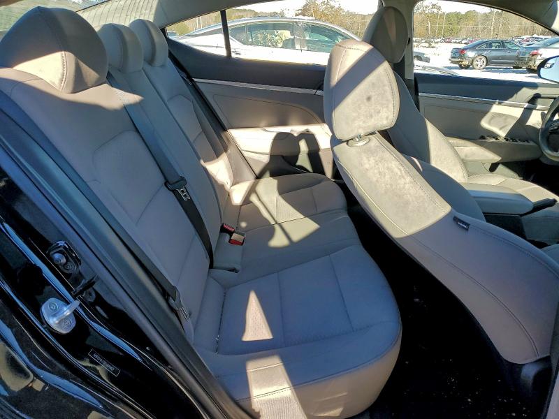 Фото 10 - HYUNDAI ELANTRA