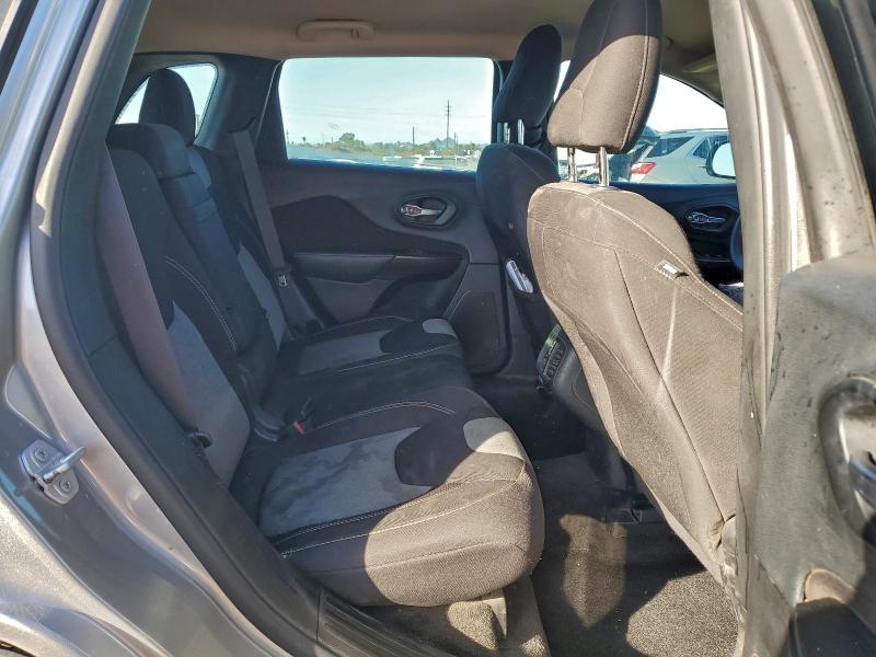 Фото 10 - JEEP GRAND CHER