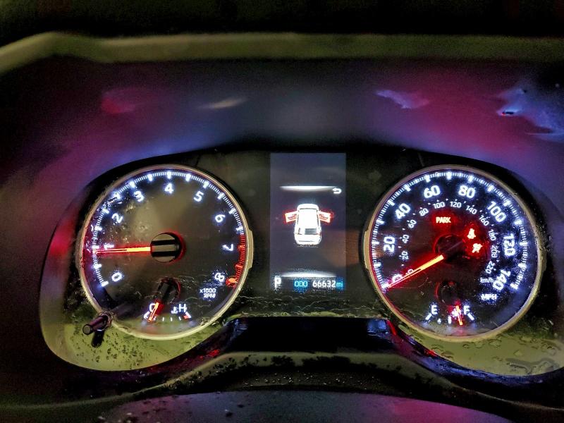 Фото 9 - TOYOTA RAV4