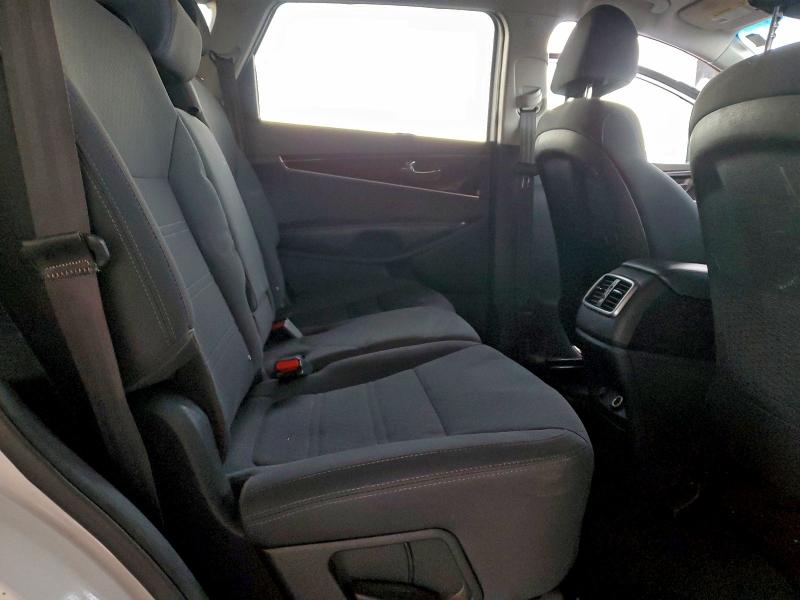 Фото 11 - KIA SORENTO