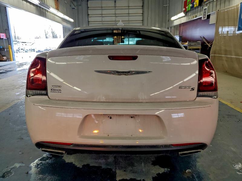 Фото 6 - CHRYSLER 300