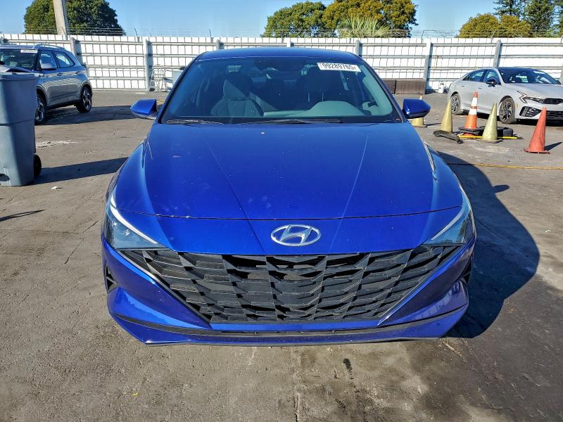 Фото 5 - HYUNDAI ELANTRA