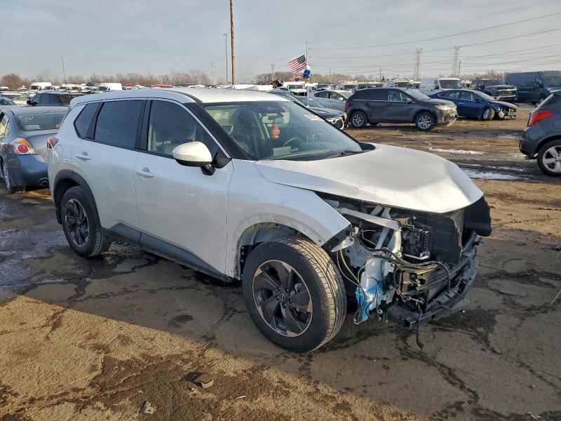 Фото 4 - NISSAN ROGUE