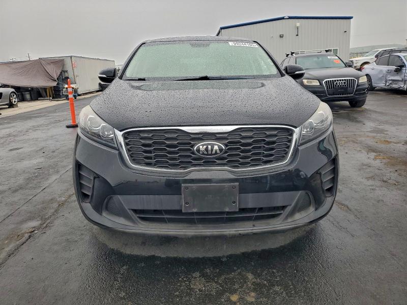 Фото 5 - KIA SORENTO