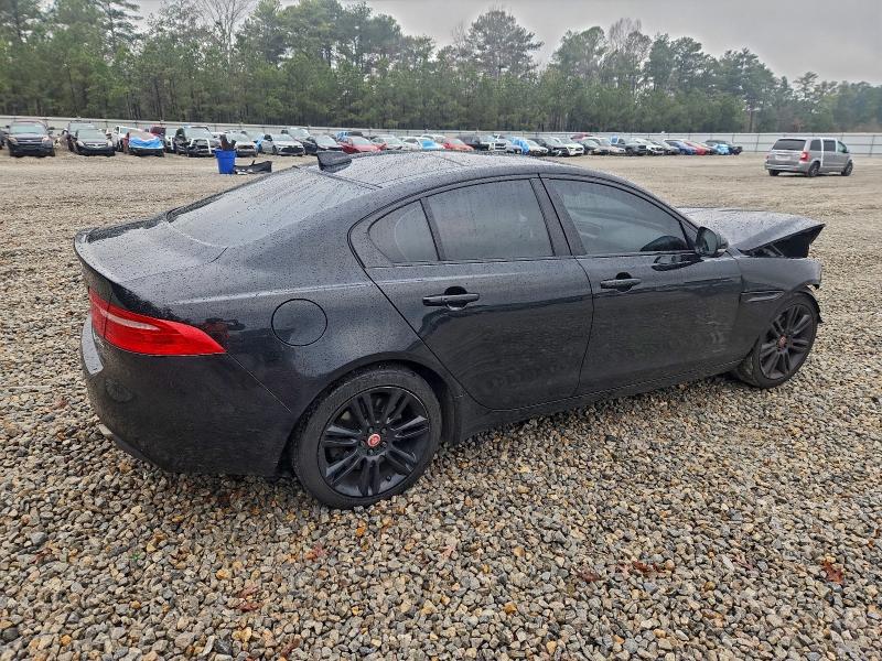 Фото 3 - JAGUAR XE