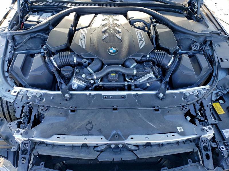 Фото 11 - BMW M8