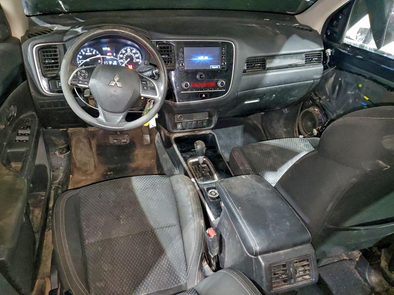 Фото 8 - MITSUBISHI OUTLANDER