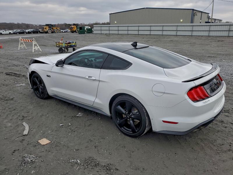 Фото 2 - FORD MUSTANG