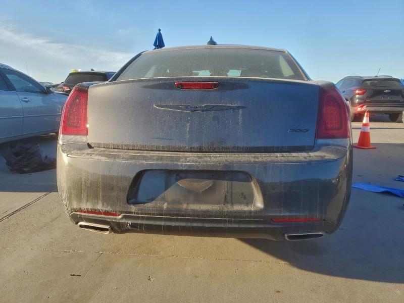 Фото 6 - CHRYSLER 300