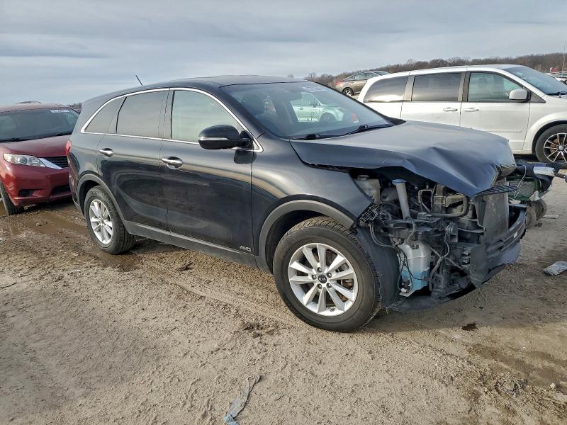 Фото 4 - KIA SORENTO