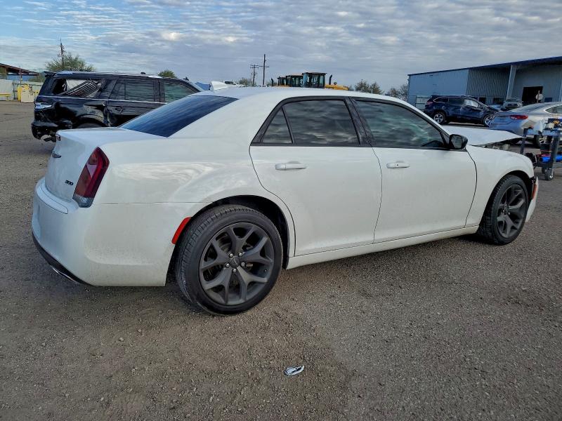 Фото 3 - CHRYSLER 300