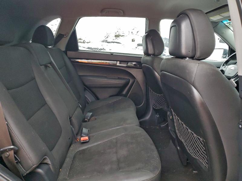 Фото 10 - KIA SORENTO