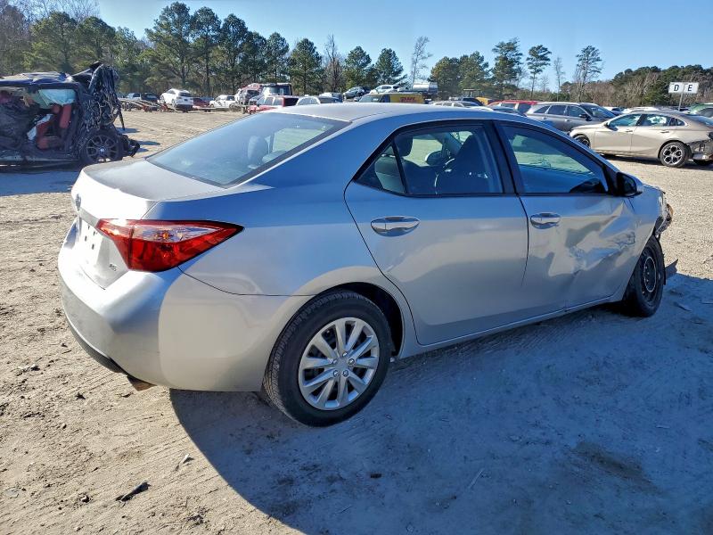 Фото 3 - TOYOTA COROLLA