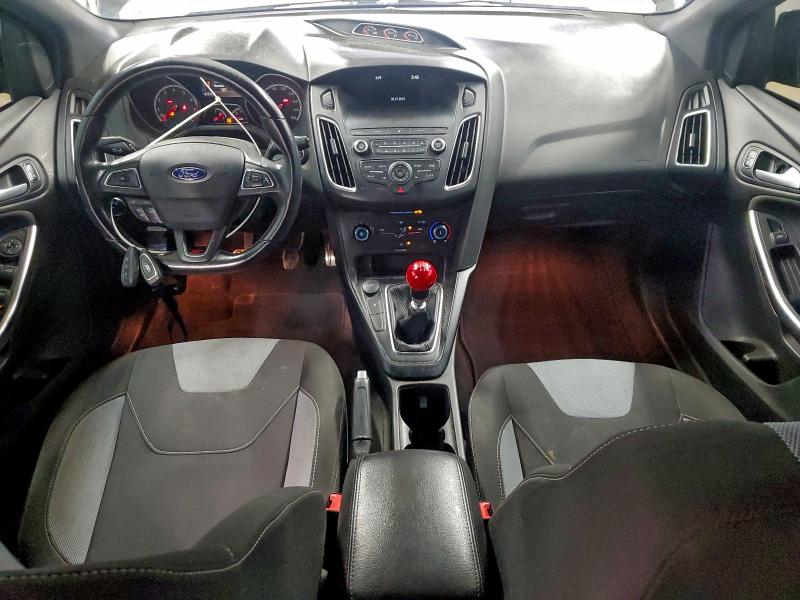 Фото 8 - FORD FOCUS