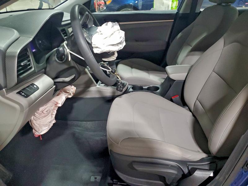 Фото 7 - HYUNDAI ELANTRA