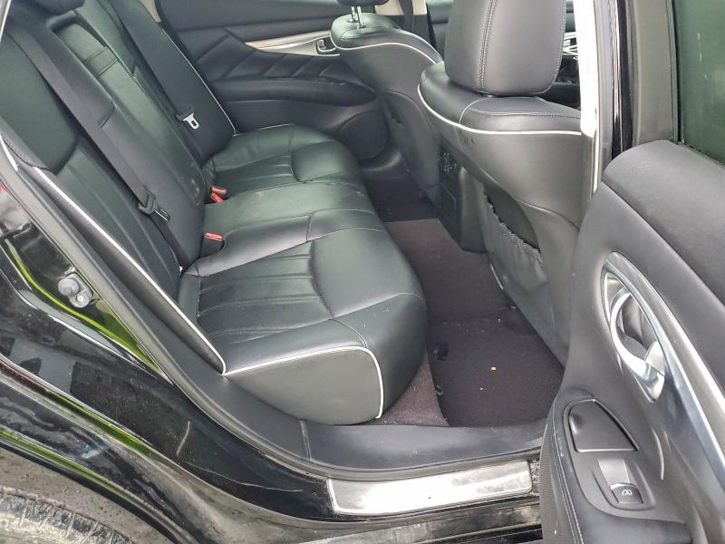 Фото 10 - INFINITI Q70