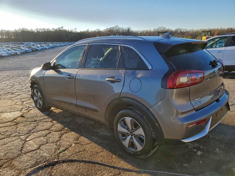 Фото 2 - KIA NIRO