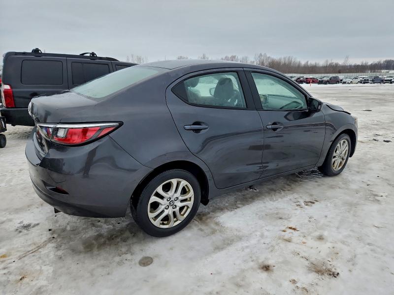 Фото 3 - TOYOTA YARIS