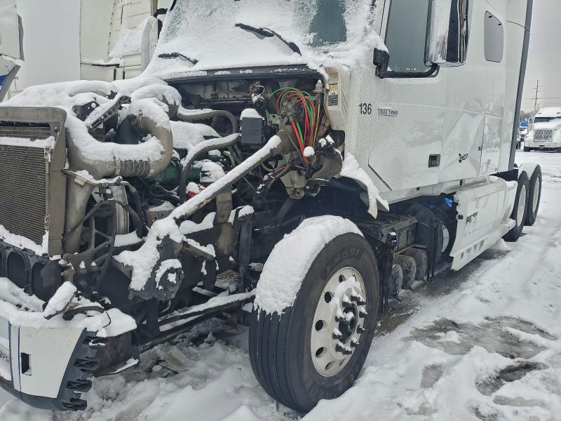 Фото 9 - VOLVO VN