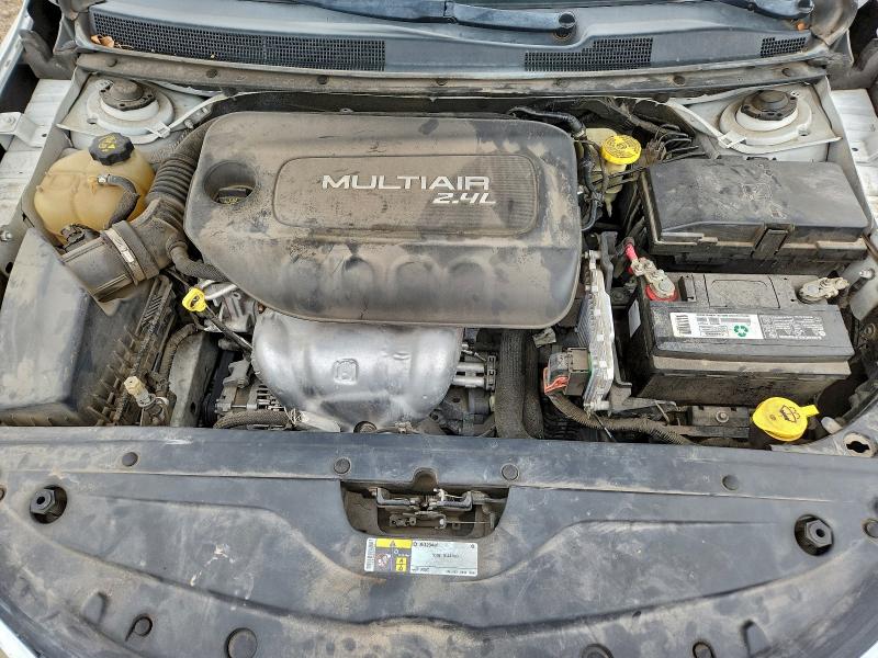 Фото 11 - CHRYSLER 200