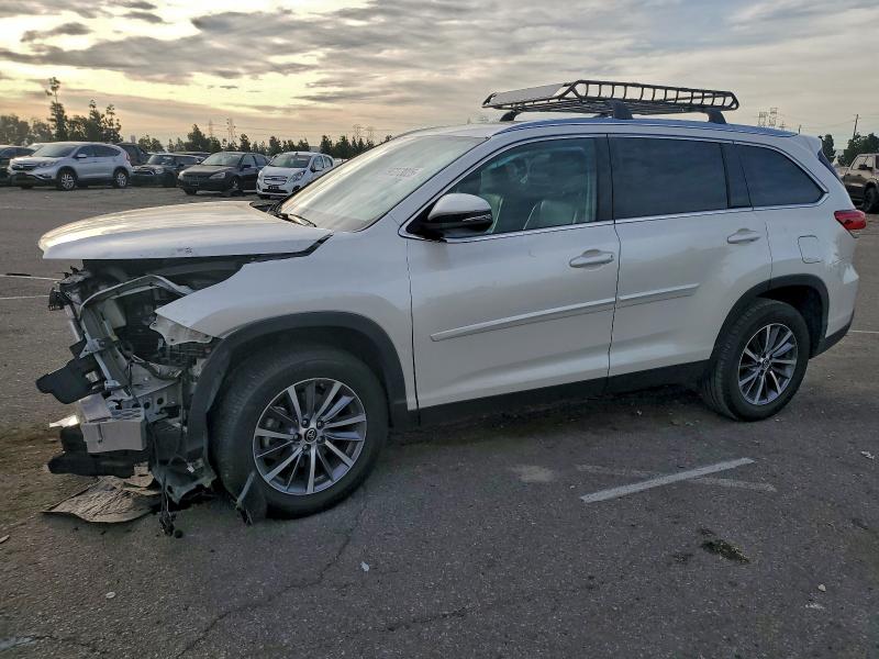 Фото 1 - TOYOTA HIGHLANDER