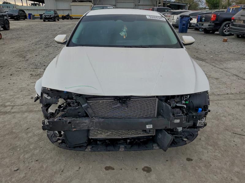 Фото 5 - HYUNDAI ELANTRA