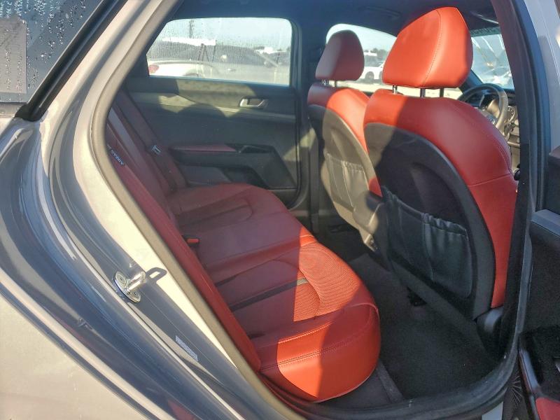 Фото 10 - KIA K5