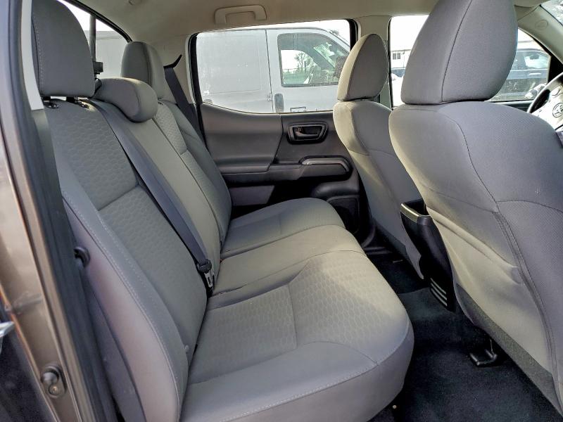 Фото 10 - TOYOTA TACOMA