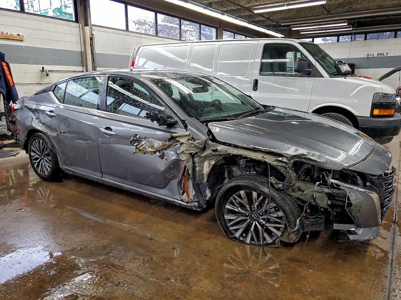 Фото 4 - NISSAN ALTIMA