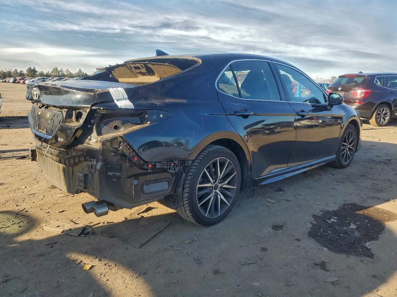 Фото 3 - TOYOTA CAMRY