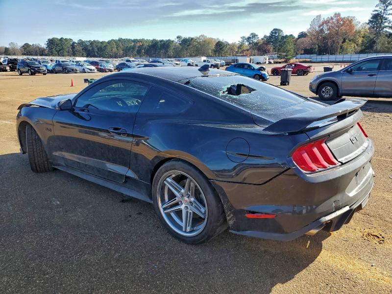 Фото 2 - FORD MUSTANG