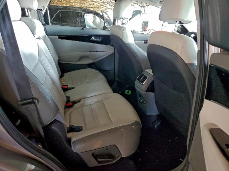 Фото 11 - KIA SORENTO