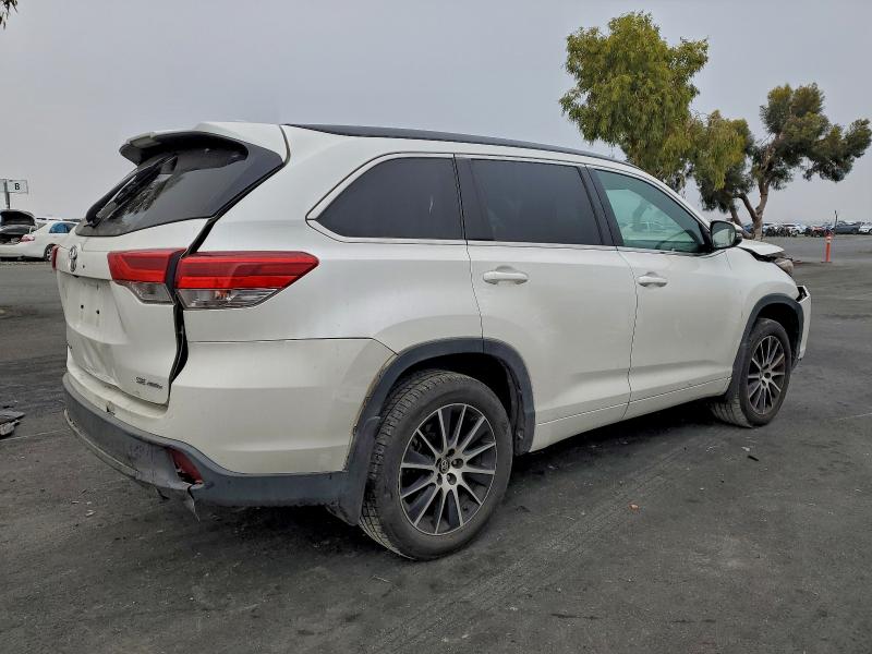 Фото 3 - TOYOTA HIGHLANDER