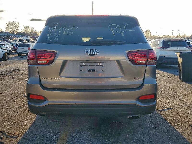 Фото 6 - KIA SORENTO