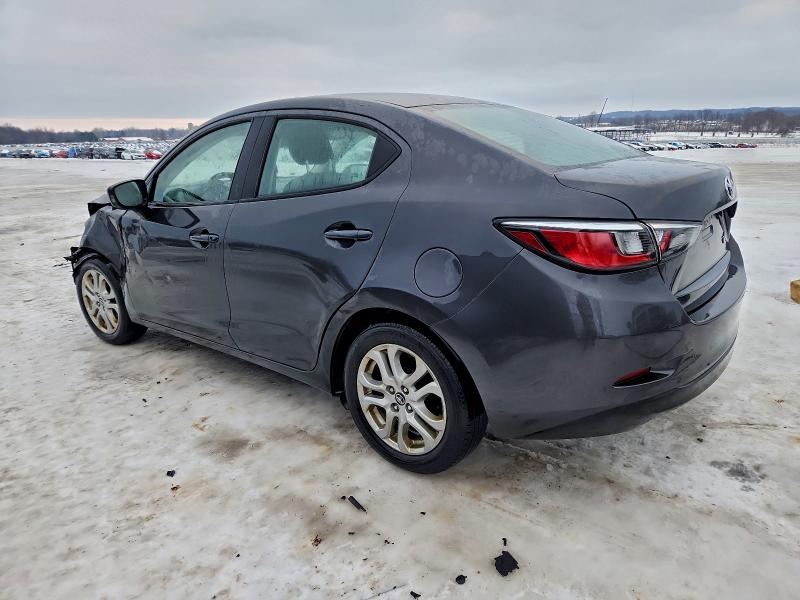 Фото 2 - TOYOTA YARIS